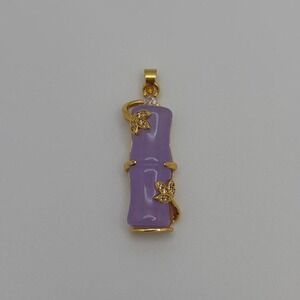 Lavender Jade Pendant
18k Gold‎ Plated